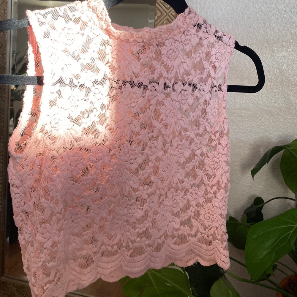 Pink lace crop top 🌶